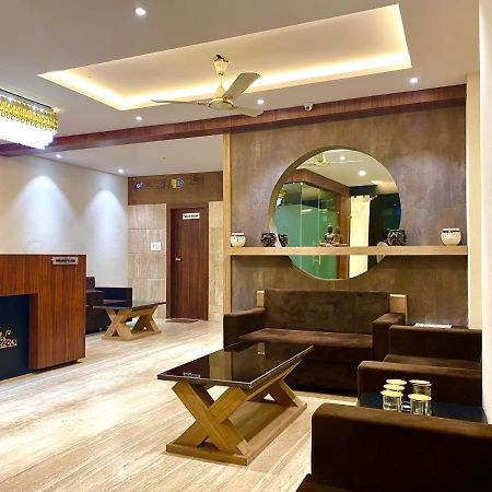 Hotel Vrindavan Palace Индор Екстериор снимка