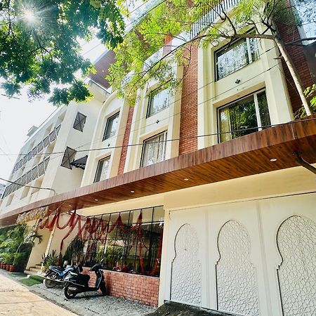 Hotel Vrindavan Palace Индор Екстериор снимка