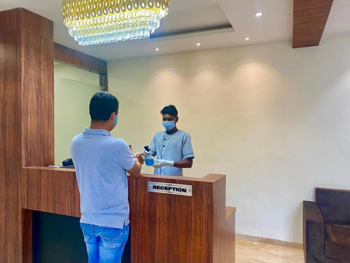 Hotel Vrindavan Palace Индор Екстериор снимка