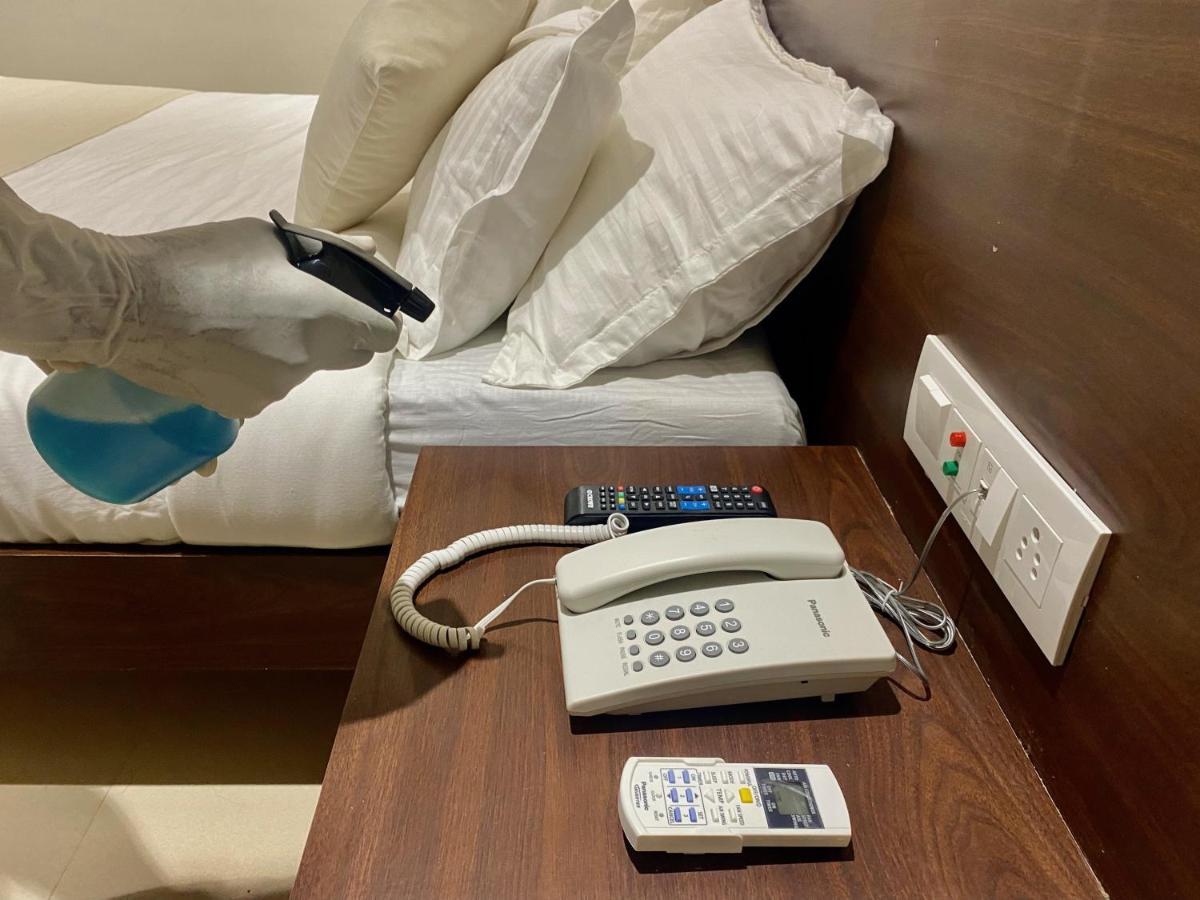 Hotel Vrindavan Palace Индор Екстериор снимка