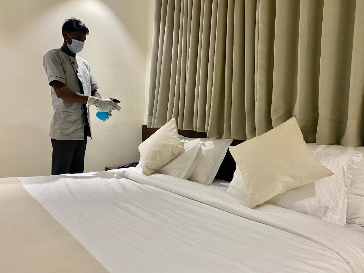 Hotel Vrindavan Palace Индор Екстериор снимка