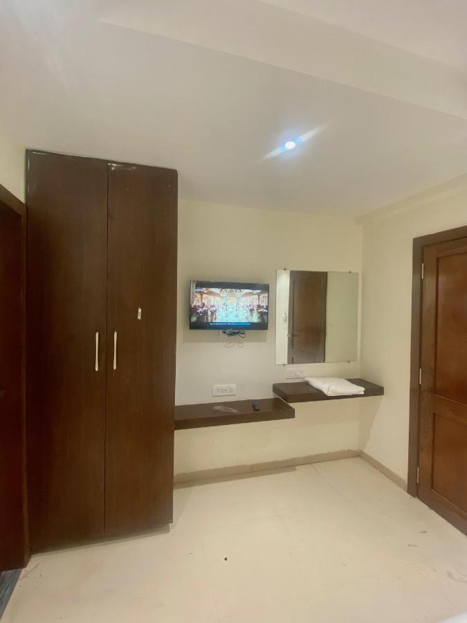 Hotel Vrindavan Palace Индор Екстериор снимка