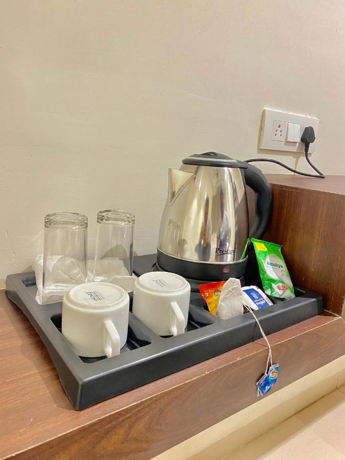 Hotel Vrindavan Palace Индор Екстериор снимка
