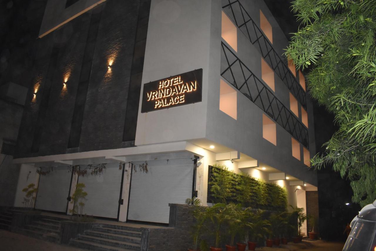 Hotel Vrindavan Palace Индор Екстериор снимка