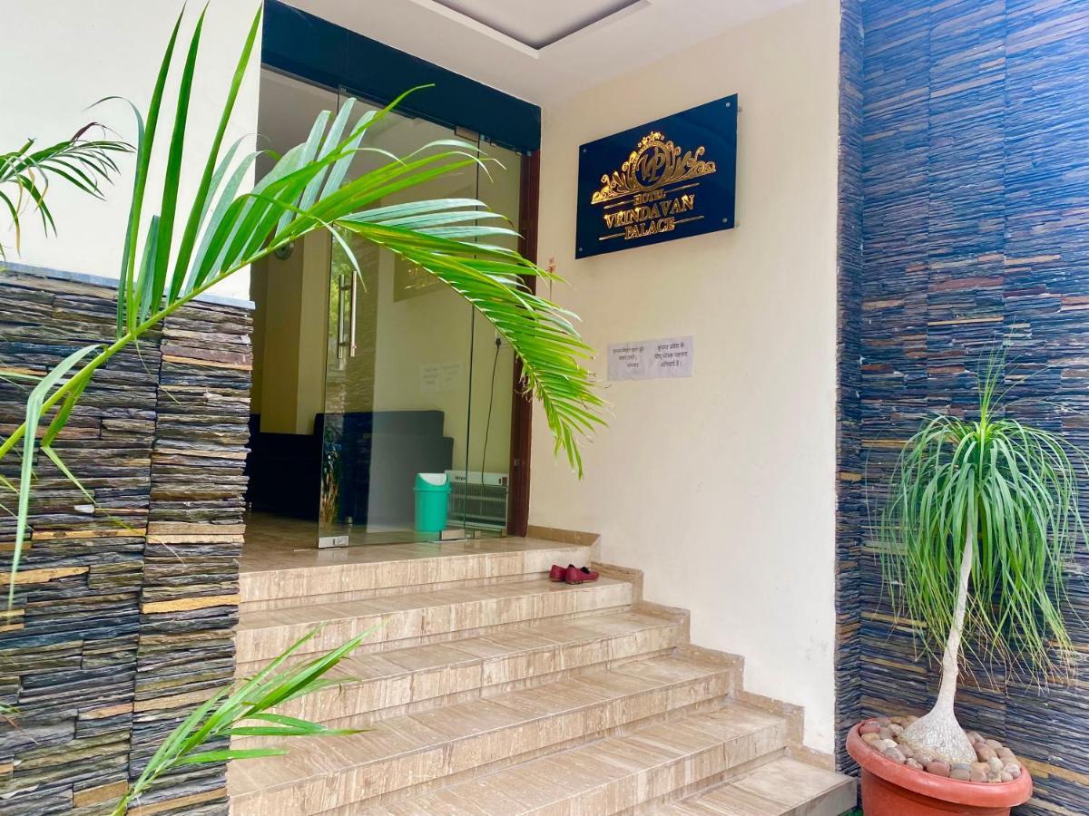 Hotel Vrindavan Palace Индор Екстериор снимка