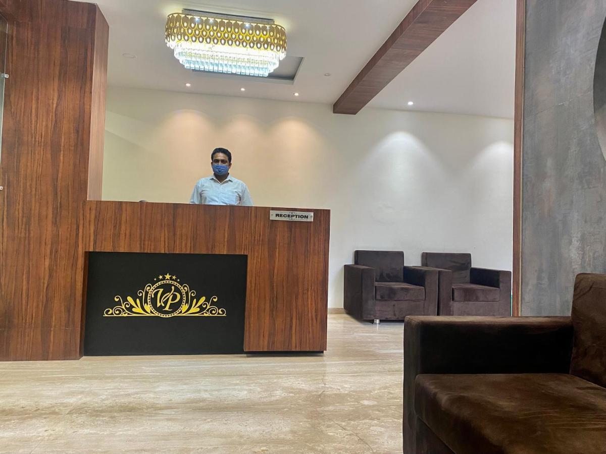 Hotel Vrindavan Palace Индор Екстериор снимка