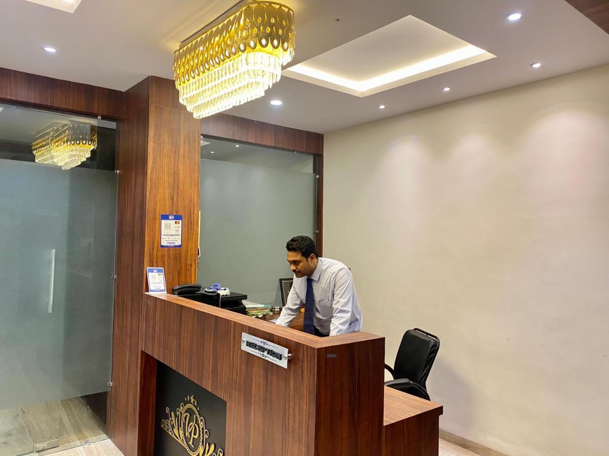 Hotel Vrindavan Palace Индор Екстериор снимка