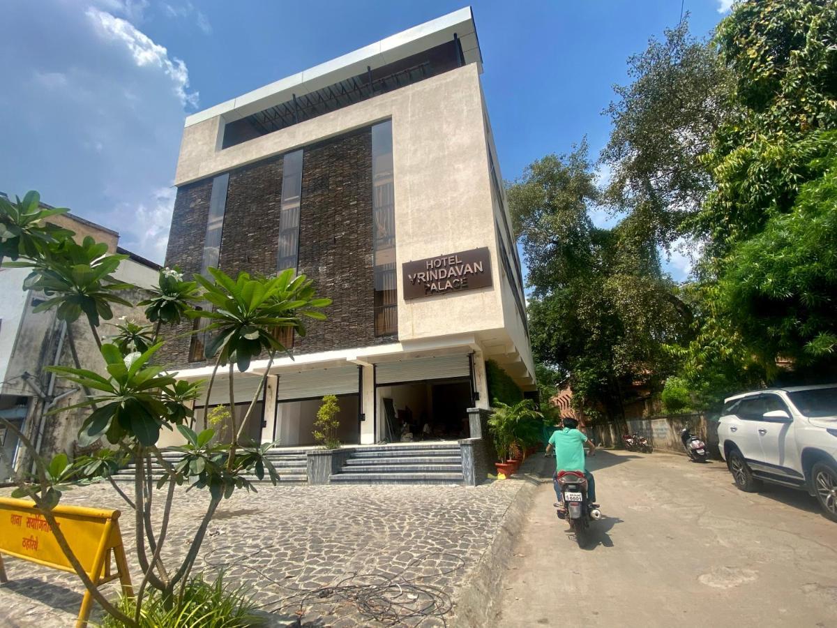 Hotel Vrindavan Palace Индор Екстериор снимка