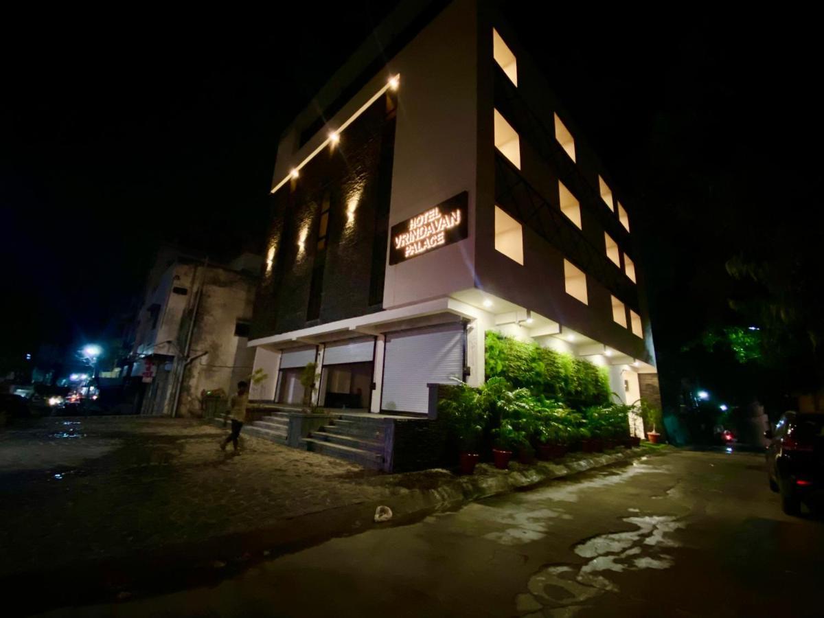 Hotel Vrindavan Palace Индор Екстериор снимка