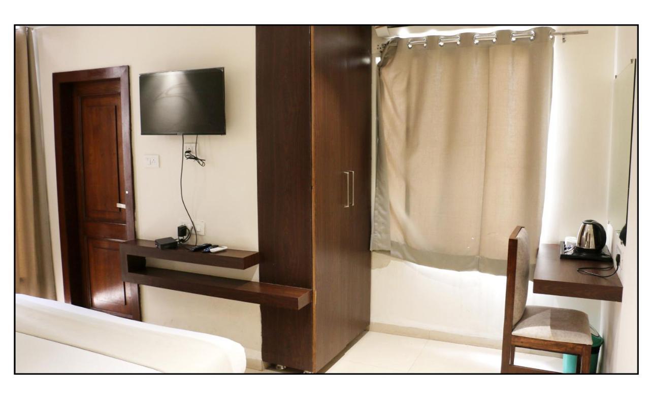Hotel Vrindavan Palace Индор Екстериор снимка