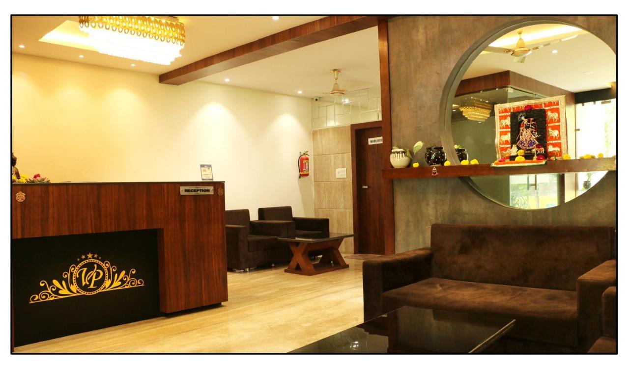 Hotel Vrindavan Palace Индор Екстериор снимка