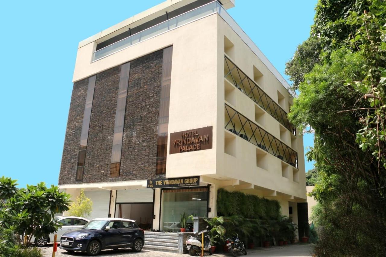 Hotel Vrindavan Palace Индор Екстериор снимка