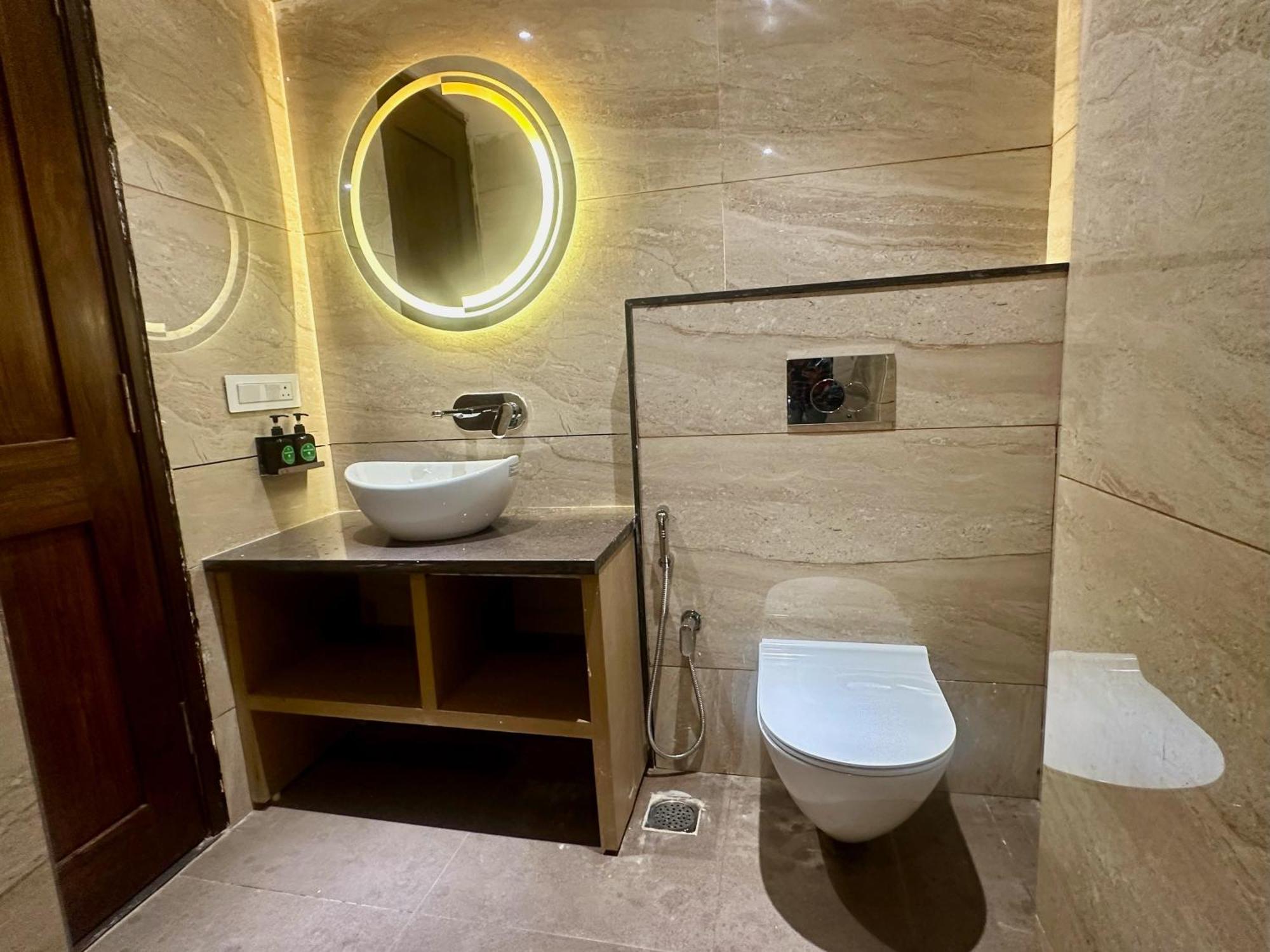 Hotel Vrindavan Palace Индор Екстериор снимка