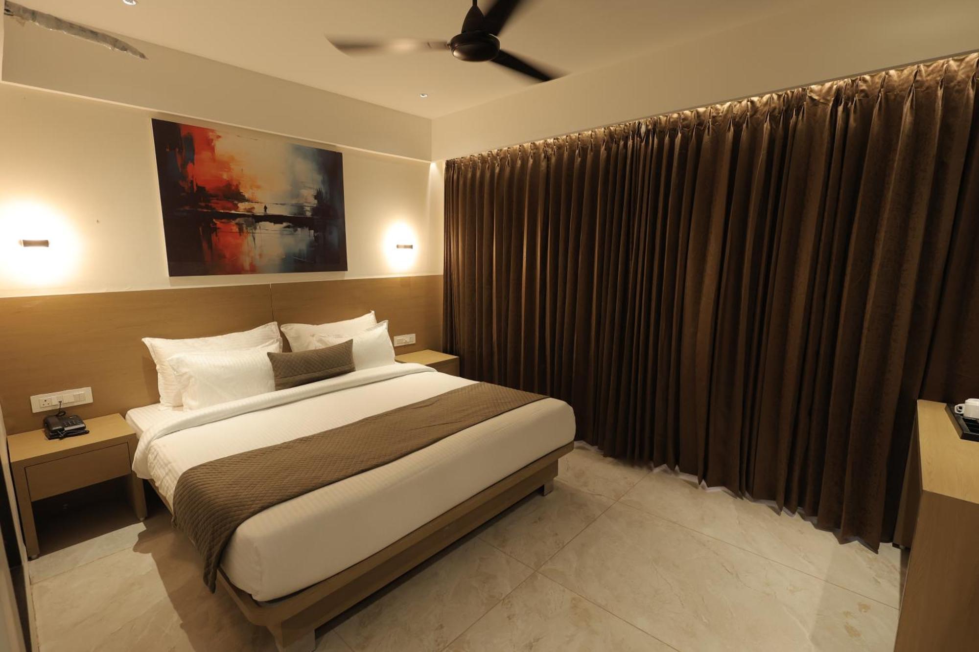 Hotel Vrindavan Palace Индор Екстериор снимка