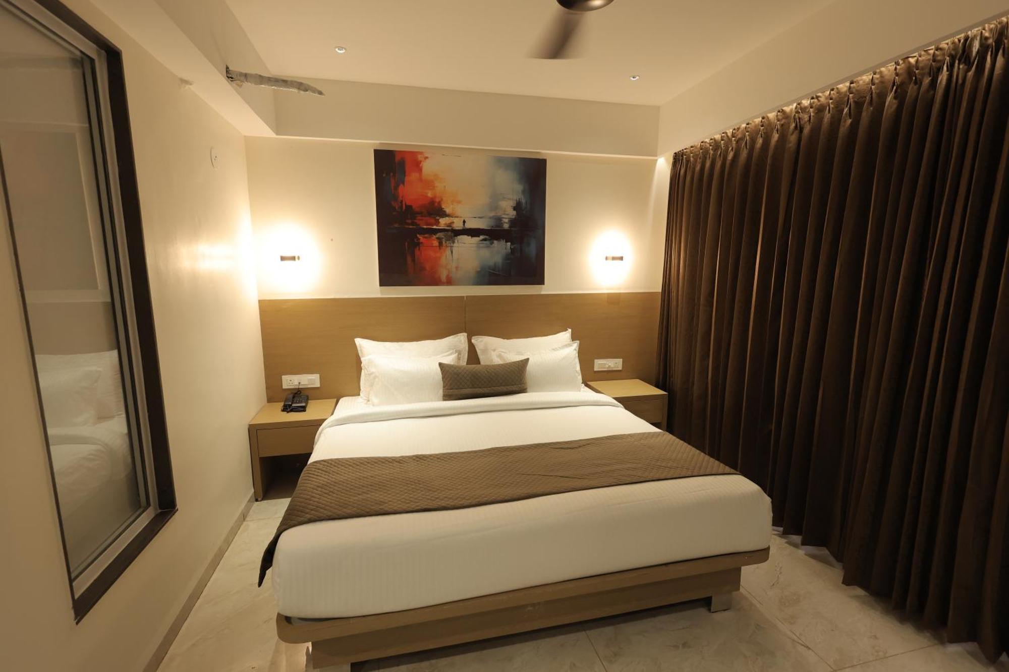 Hotel Vrindavan Palace Индор Екстериор снимка