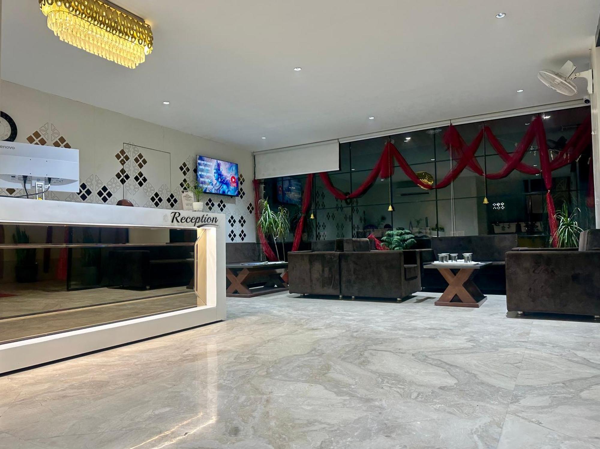 Hotel Vrindavan Palace Индор Екстериор снимка